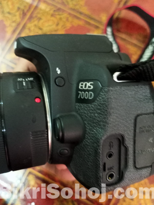 Canon EOS 700d(made in japan)